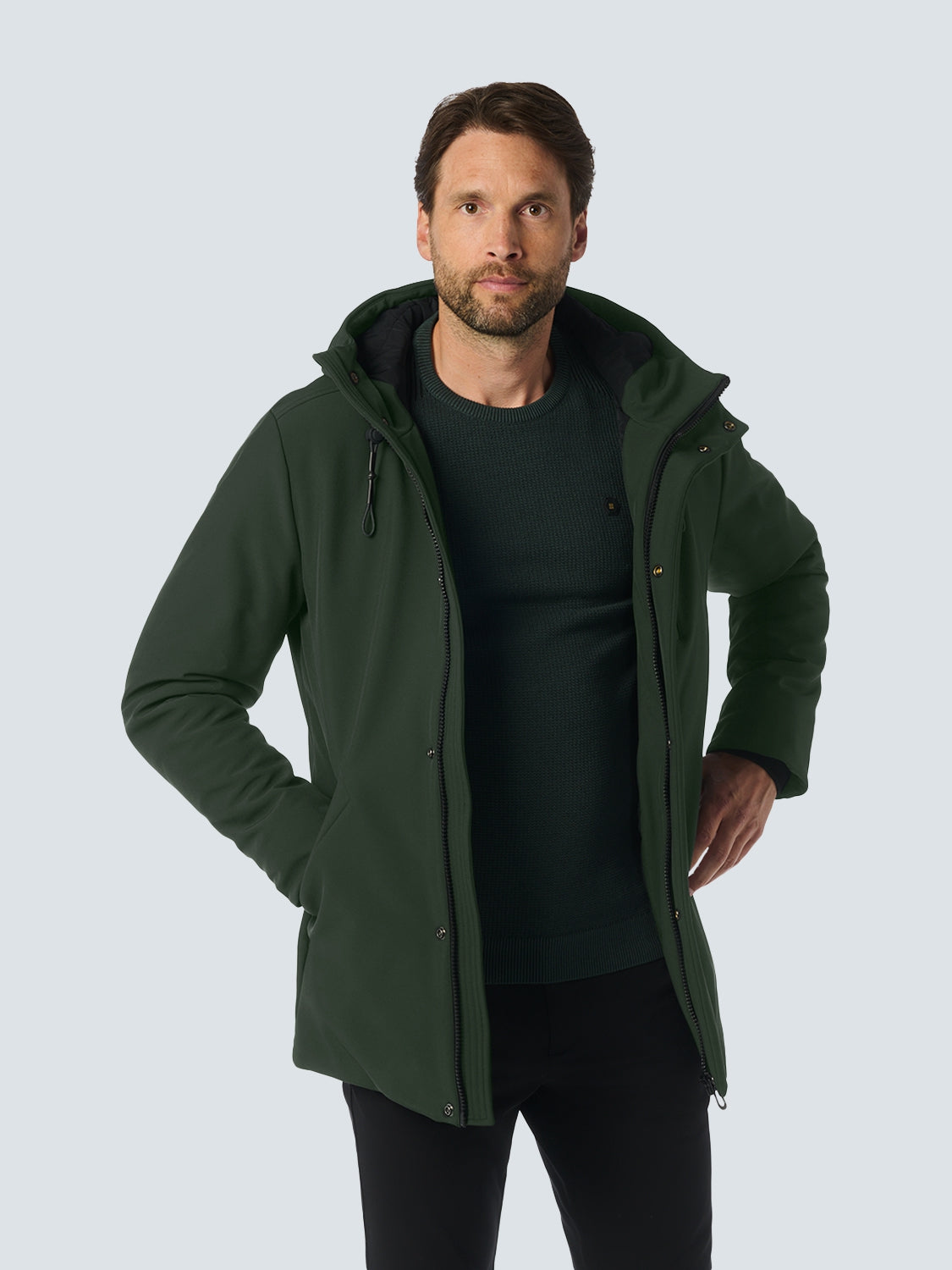 Softshell-Jacke mit Kapuze und Stretch: Komfort und Funktionalität in