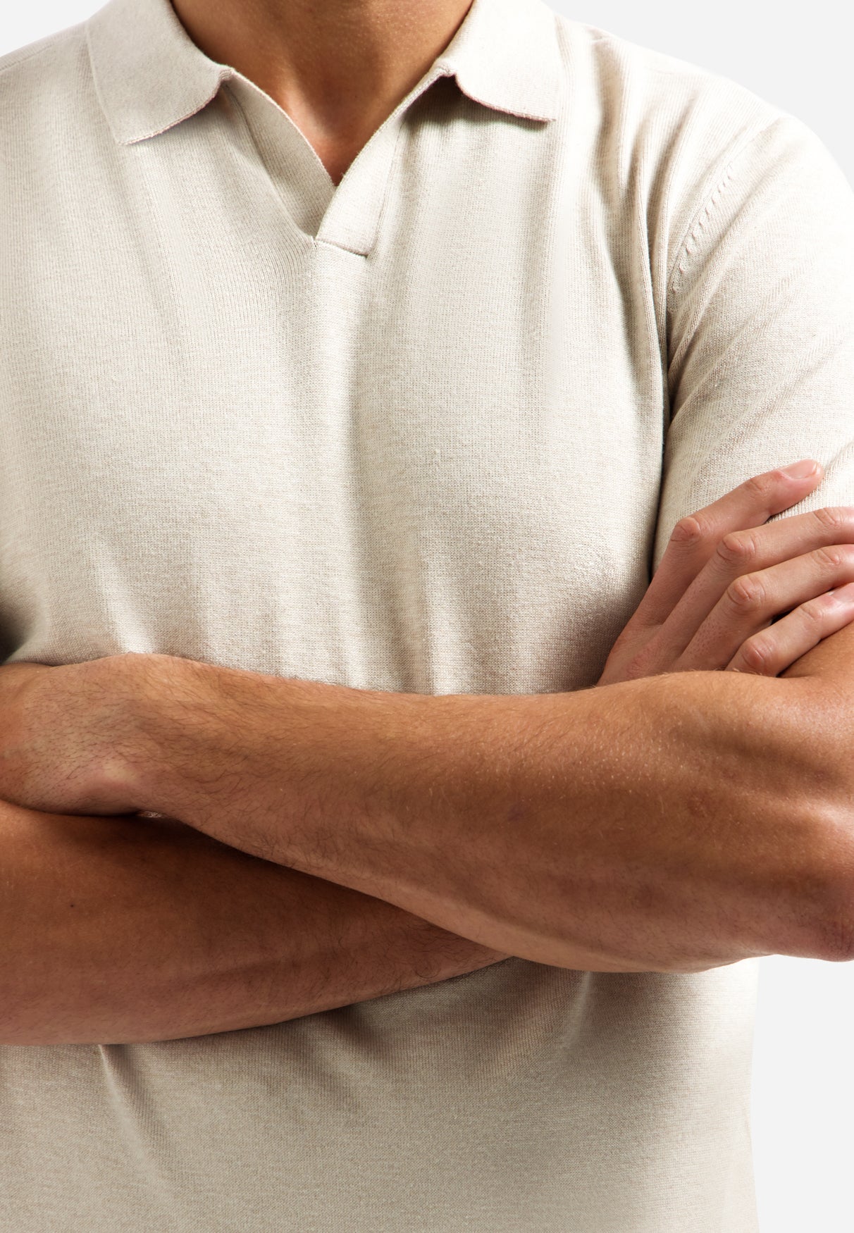 Poloshirt aus Strick mit V-Ausschnitt | Desert