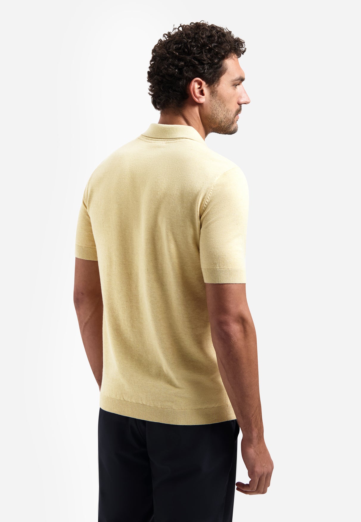 Poloshirt aus Strick mit V-Ausschnitt | Yellow