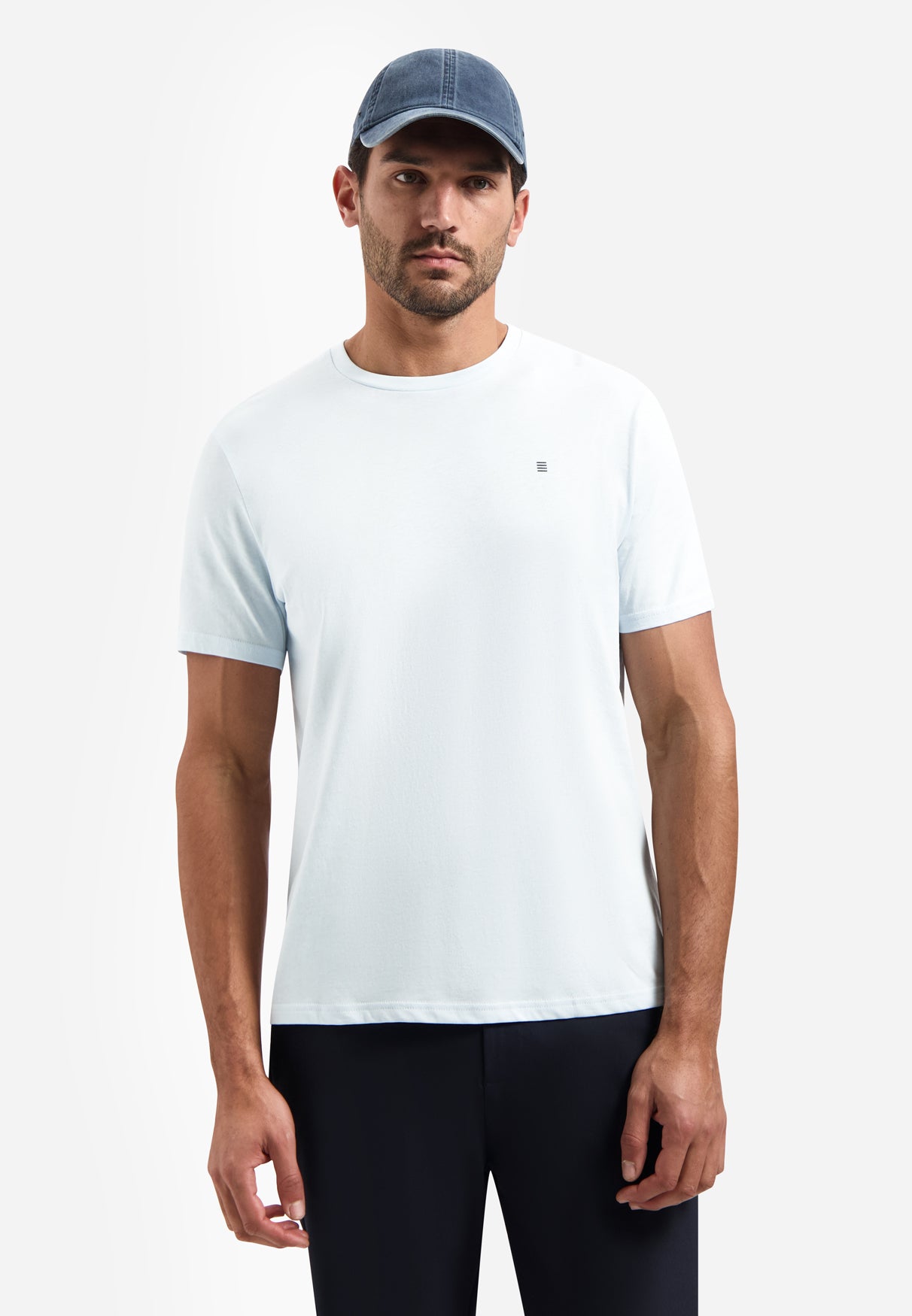Einfarbiges Basic-T-Shirt mit Rundhalsausschnitt | Sky