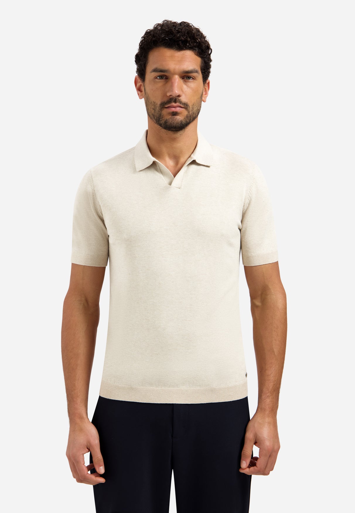 Knitted polo shirt with V-neck | Desert