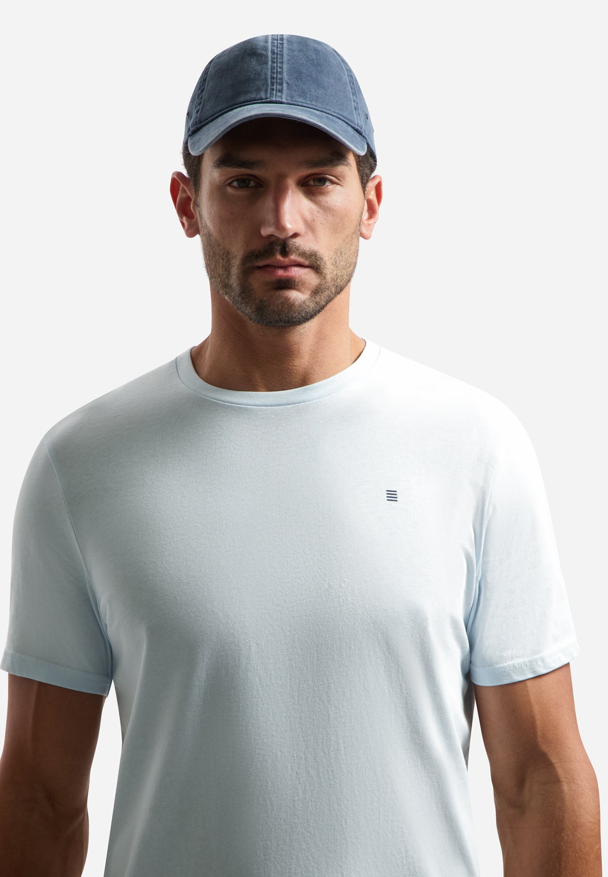 Basic plain T-shirt with round neck. | Sky