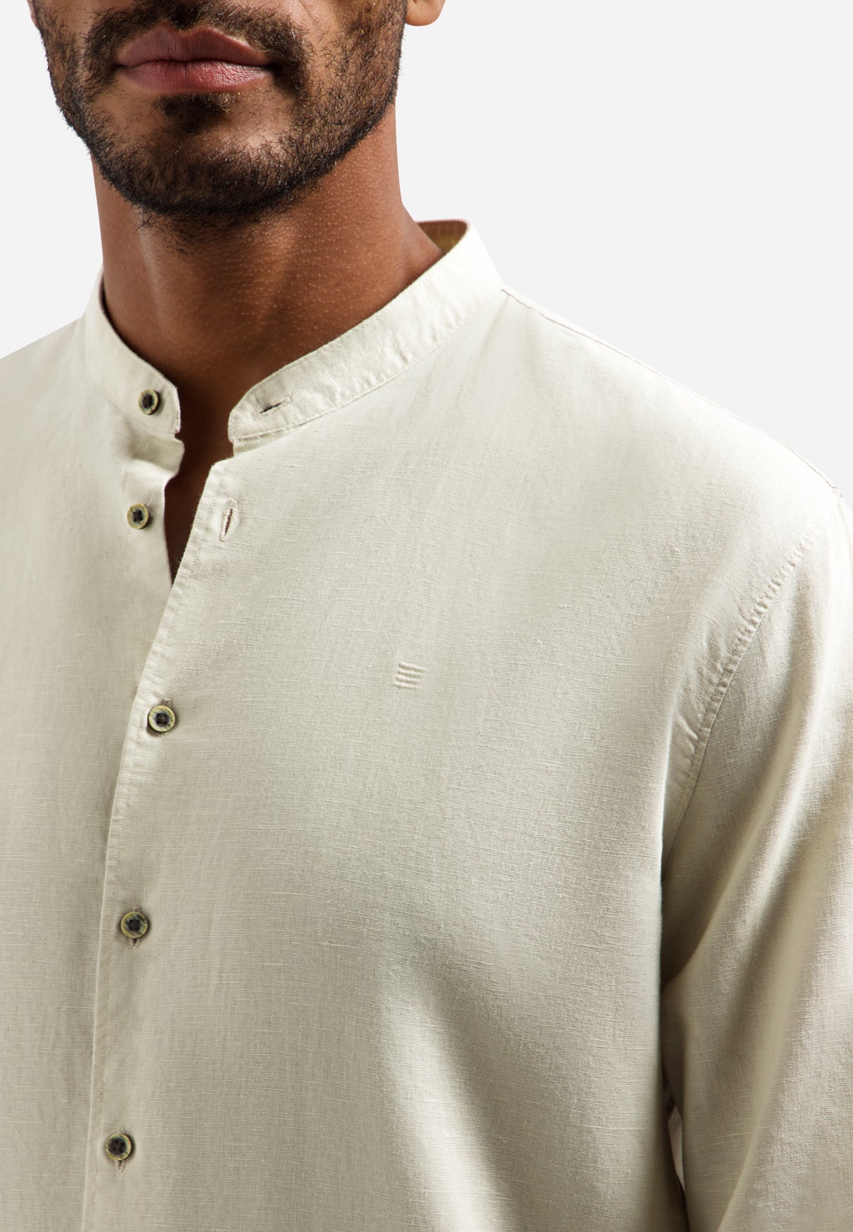 Linen-blend shirt with a stand-up collar. | Desert