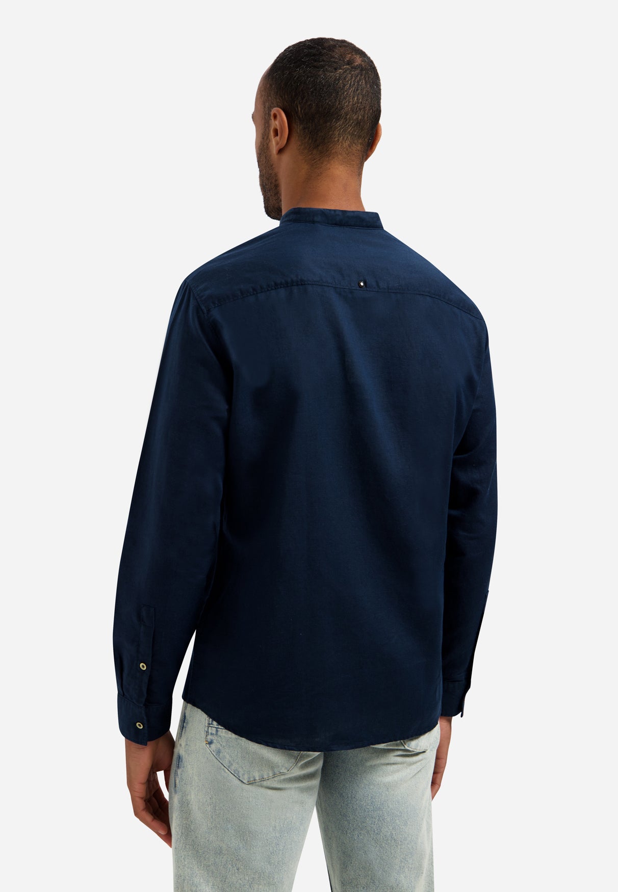 Linen-blend shirt with a stand-up collar. | Night