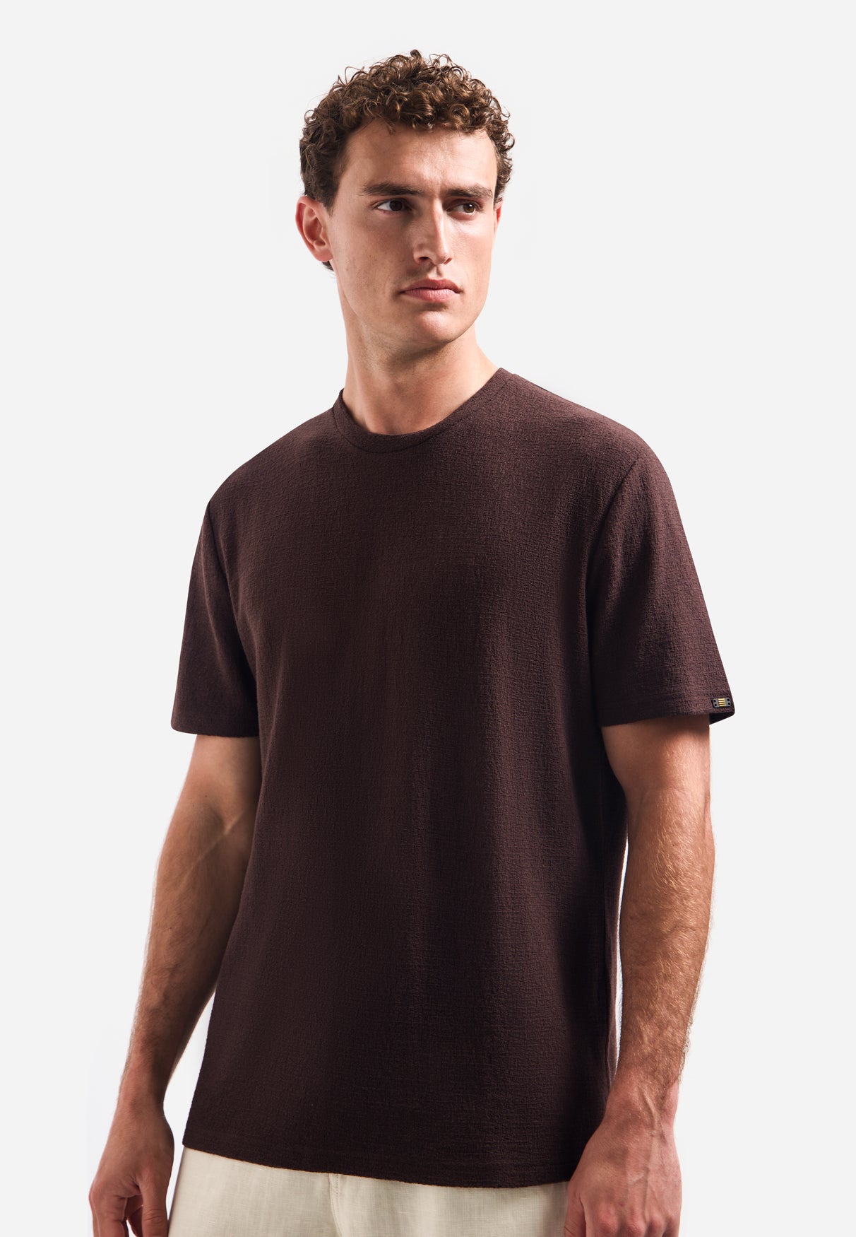 Kurzärmeliges T-Shirt mit Rundhalsausschnitt | Dunkelbraun