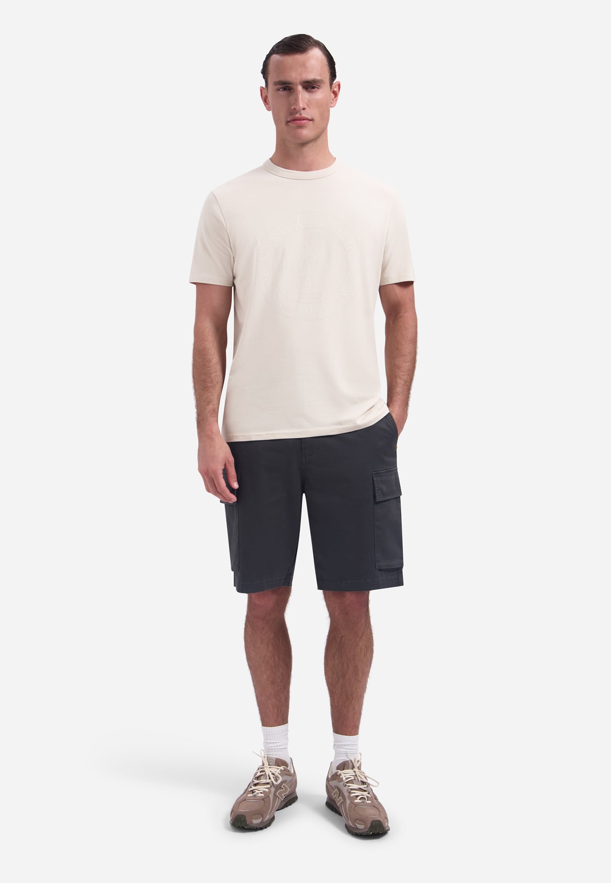 T-Shirt mit Rundhalsausschnitt, kurzen Ärmeln und Aufdruck | Stone