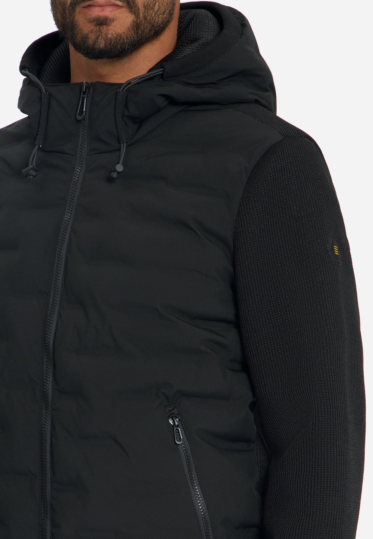 Strickjacke mit leichter Wattierung und Kapuze | Black