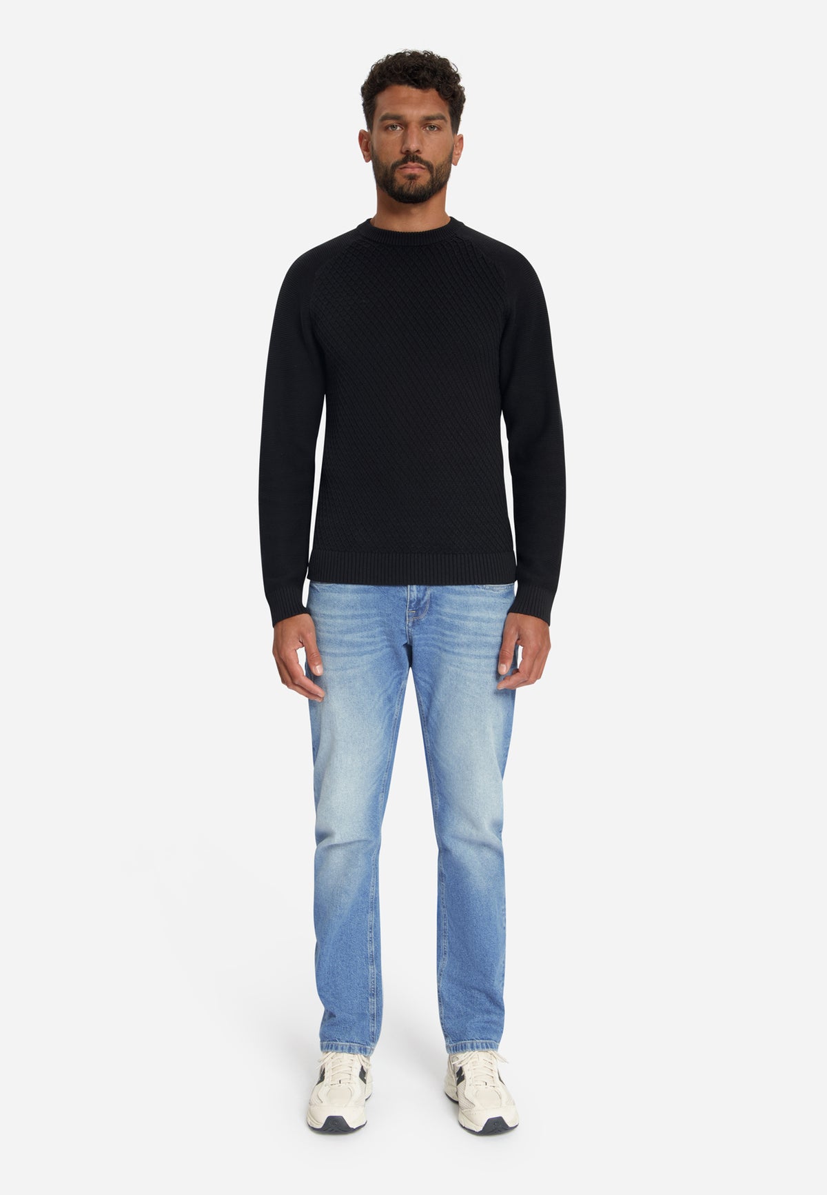 Pullover mit Rundhalsausschnitt und Zopfmuster | Schwarz